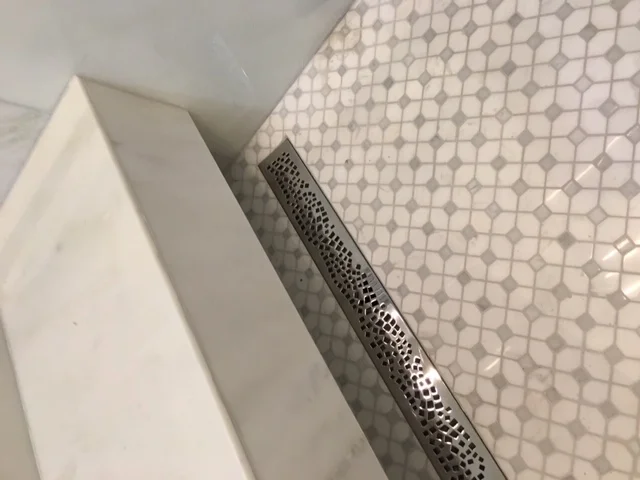 Nature Random Squares Linear Drain Installation